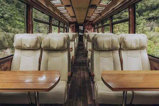Tren IncaRail Voyager a Machu Picchu