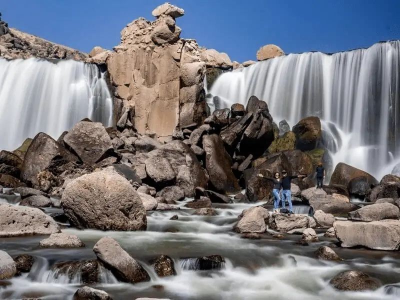 Trekking para pausar cascada + bosque de rocas